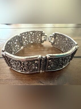 Brighton Jewelry Silver Tone Filigree Hinged Bracelet 7” Collectors Beautiful